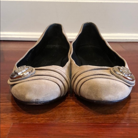 Gucci Crest Logo Suede Flats - Picture 6 of 8